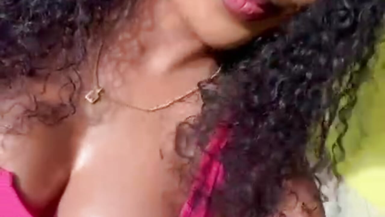 😈 – video af DivinnaMae cam-model