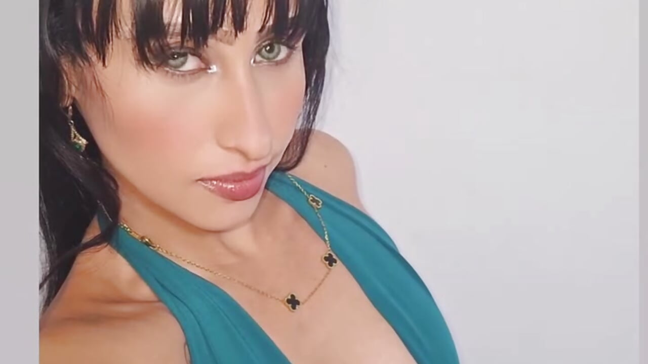 profile-intro-video-1780829105 - video by Antonella_Moretti_ cam model