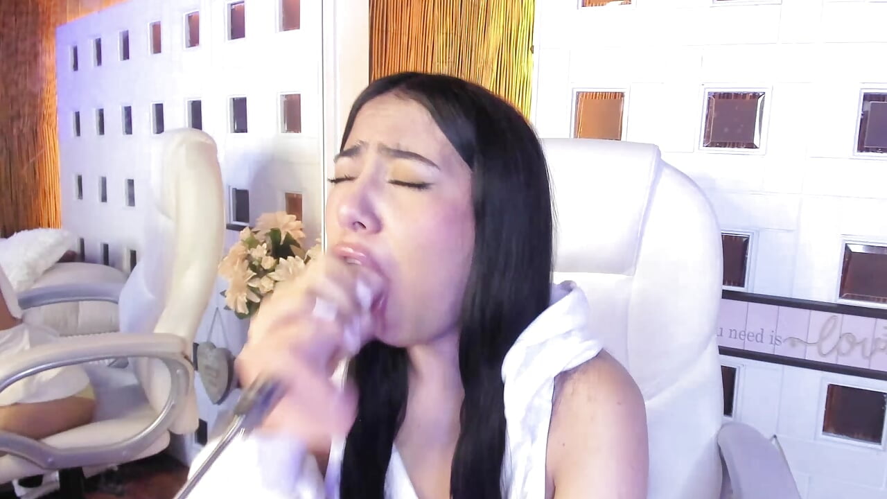 Blowjob on machine 💦💗 - video av Valecute_ cam model