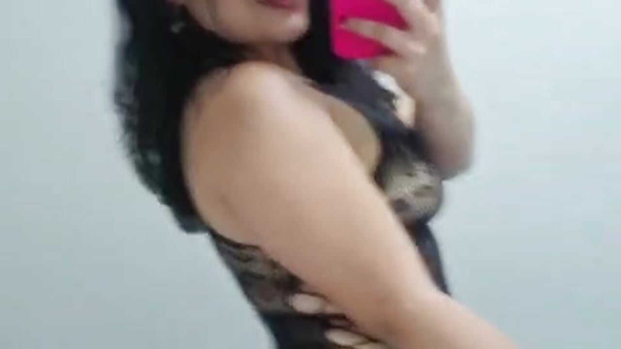 You're going to join me while we play before bathing? – video modela na kameri EmiilyRousee