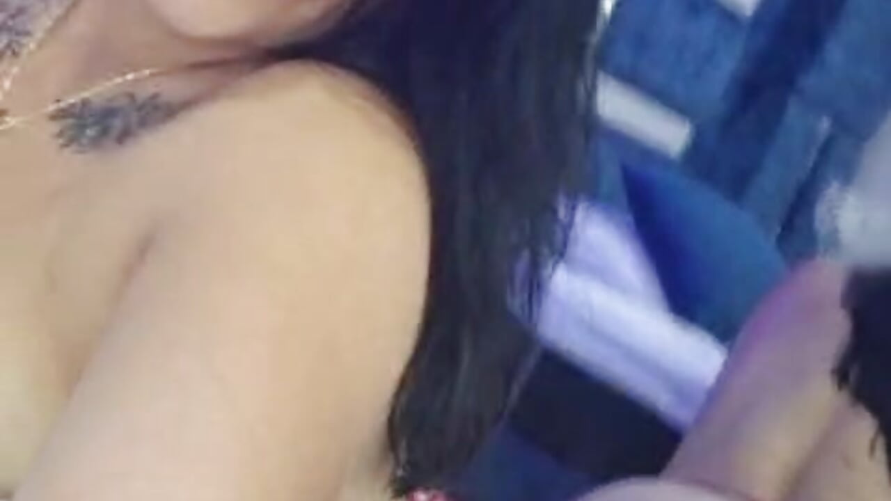 If you're loving what you see, tand I'll love what comes next... – video modela na kameri EmiilyRousee