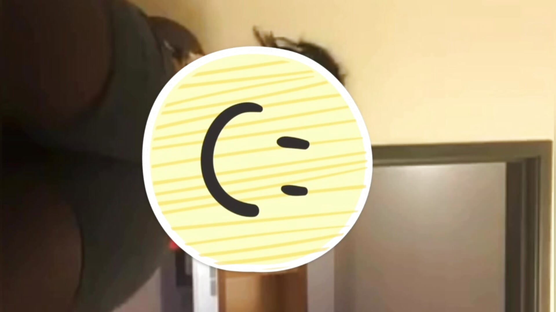 510F27DC-FE27-4089-9B4F-18A39BBEC70F Copy.mov – video modela na kameri Blackberry39