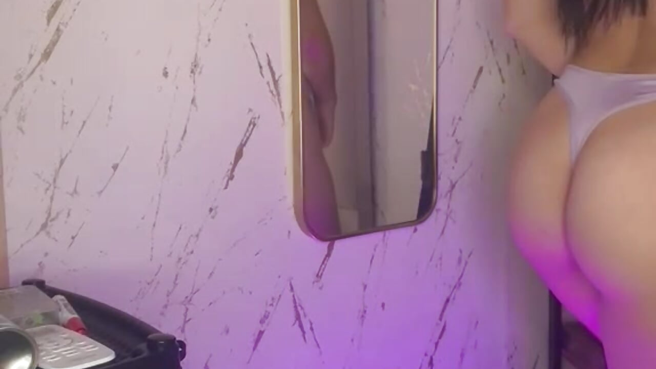 hottie girl 😈 - video by CriistalBlossom cam model
