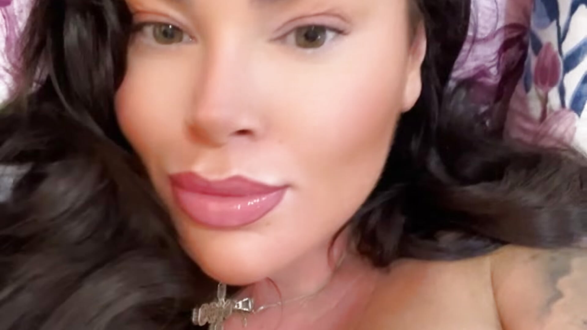 EF58B8FA-48EB-4886-9044-041D9B6CF67A - video Maya_x1 kameramallilta