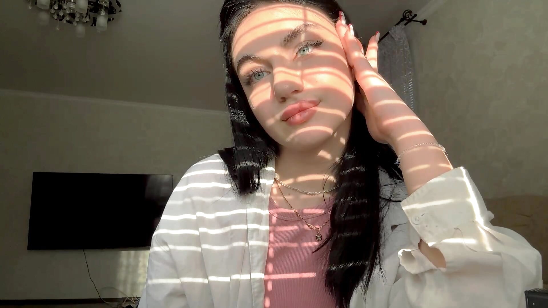 My beauty and the sun - video của người mẫu cam Soffiq