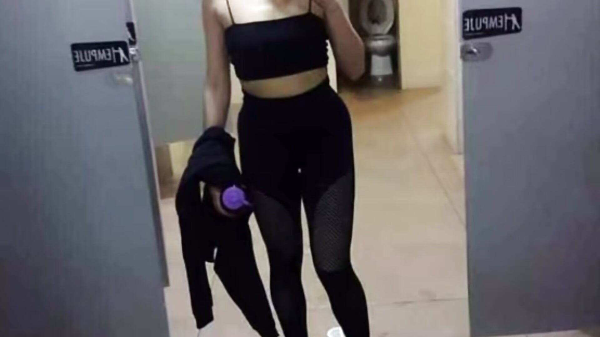 01B806DE-9BFB-494C-9AE9-A851E1E0CD23.mov – video modela na kameri susi_chimm