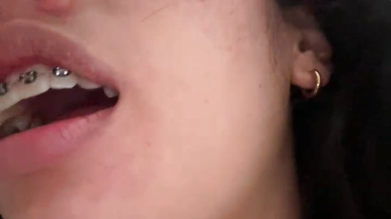 Masturbating with my front door open - video av susi_chimm cam model