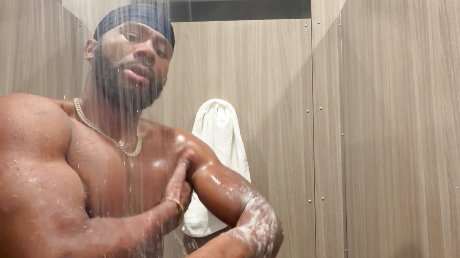 Shower Time - video van MMCHASEBANDZ cam-model