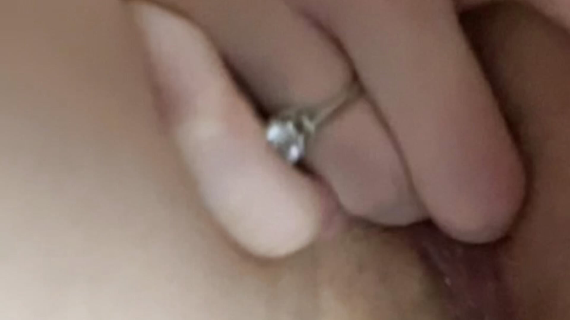 Dripping wet pussy teaser — filmik BlondieDollie, modela(-lki) na kamerkach