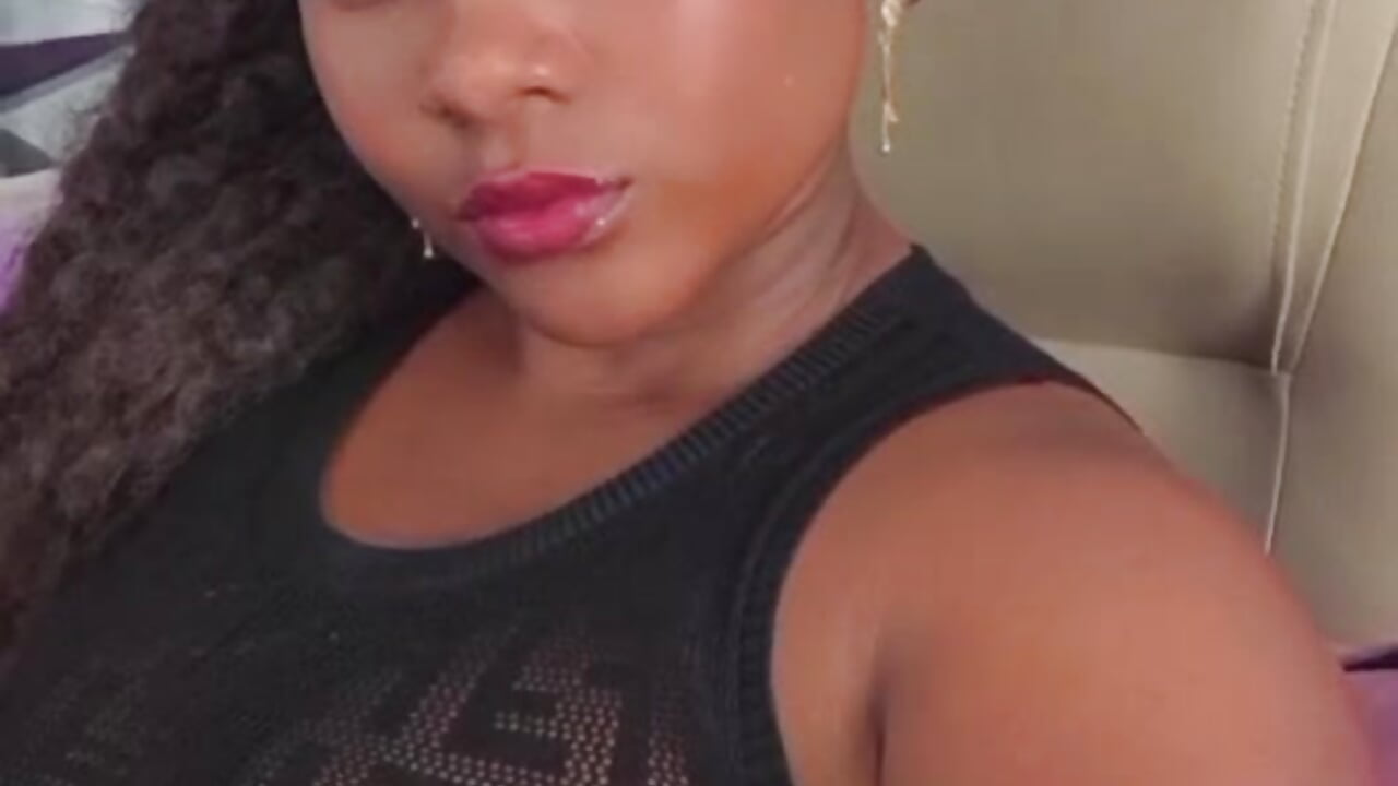 Me!!!! – video od webkamerové modelky RebeccaBourbon