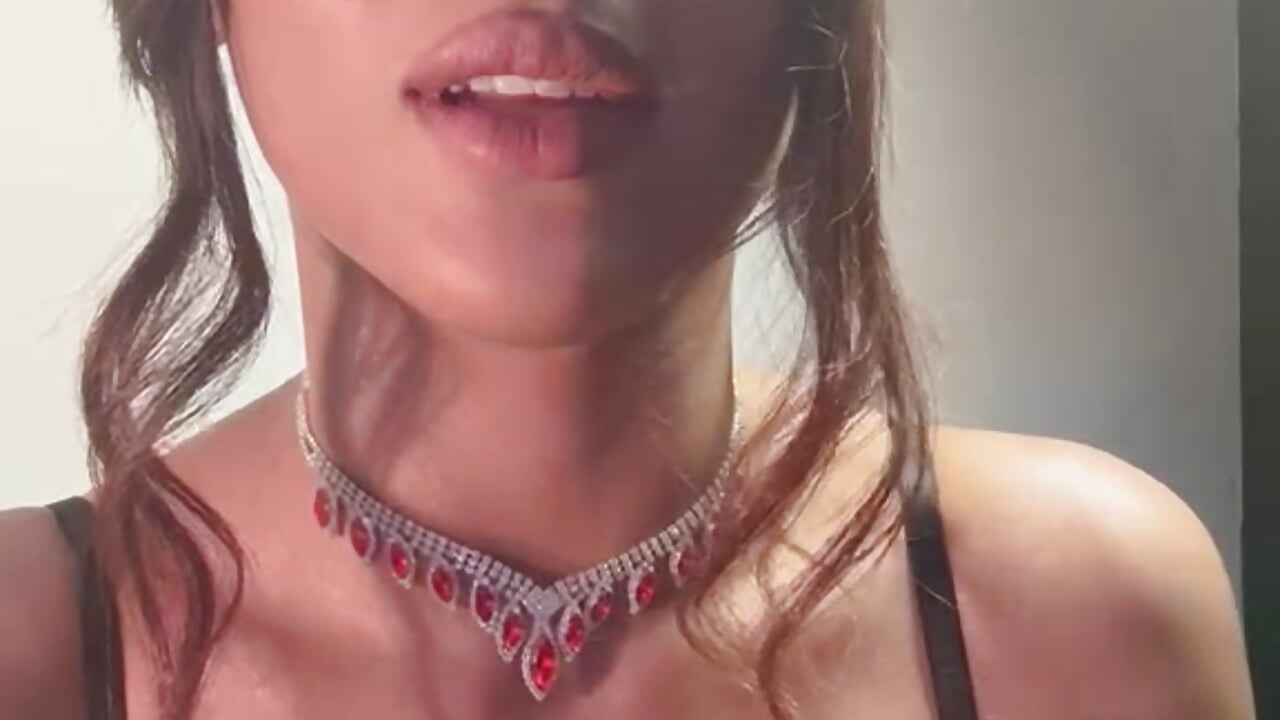 I started the night like a lady… 🍷 but I don’t stay that way for long… - відео від вебкаммоделі PAU_TAFUR