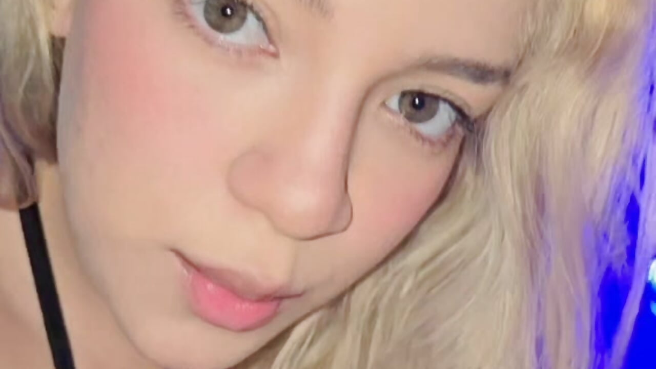 milk in my mouth – video af Lana_C cam-model