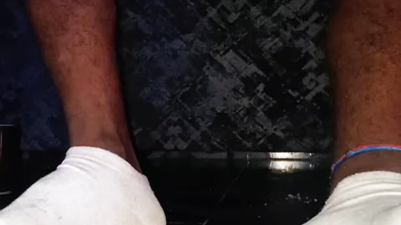 Sweaty Feet 👣 - vidéo du modèle de showcams Mike24_