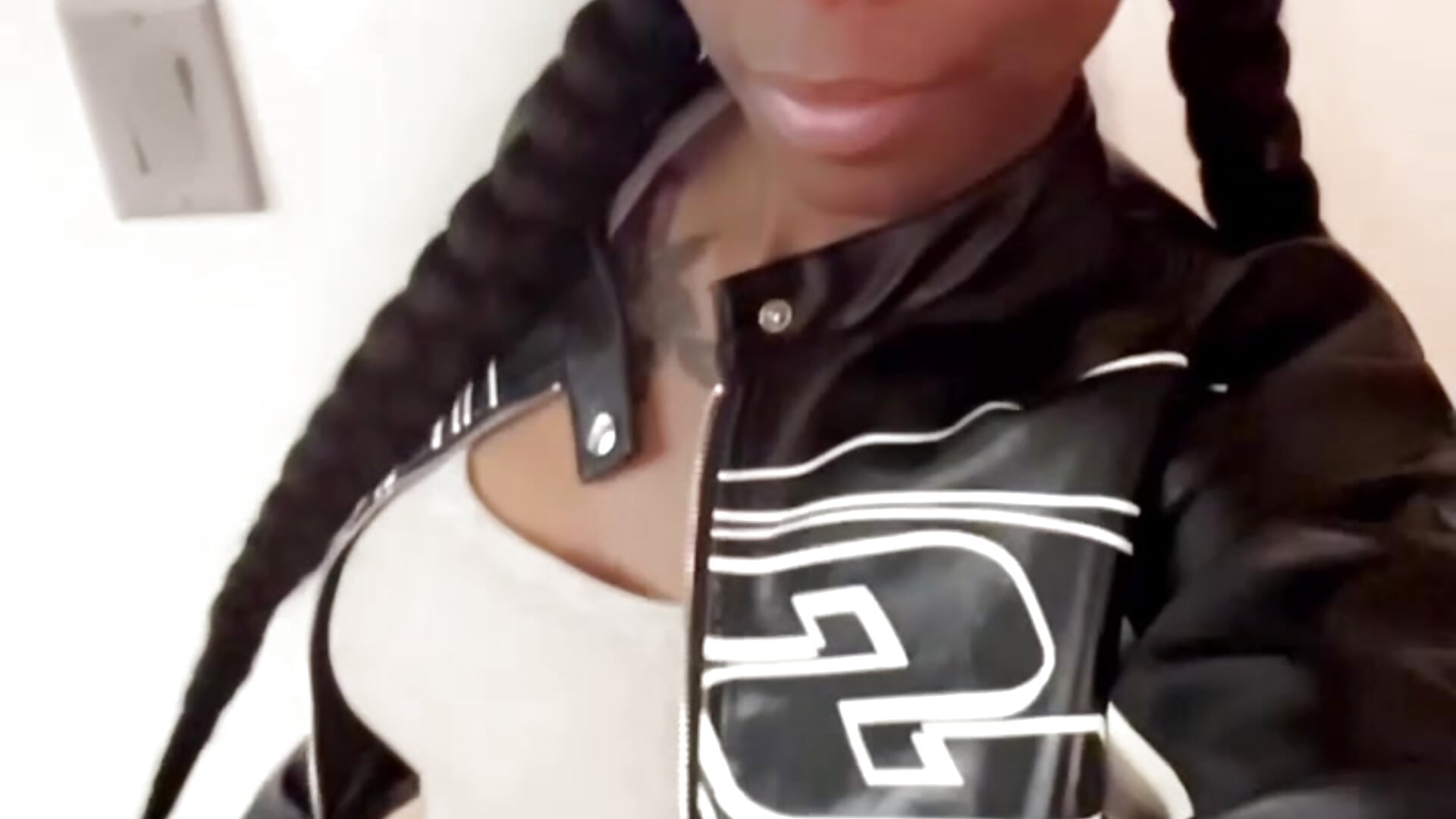 AA403A69-2169-437F-AC85-CAAD0D6B0576 - video by shegetthabag cam model