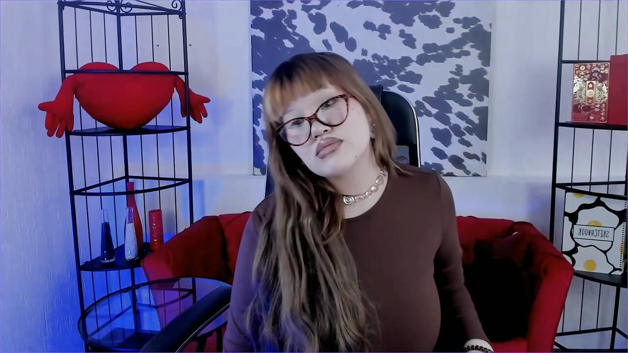 Hi, this is a video with me so you can get to know me – видео вебкам-модели OpalNova