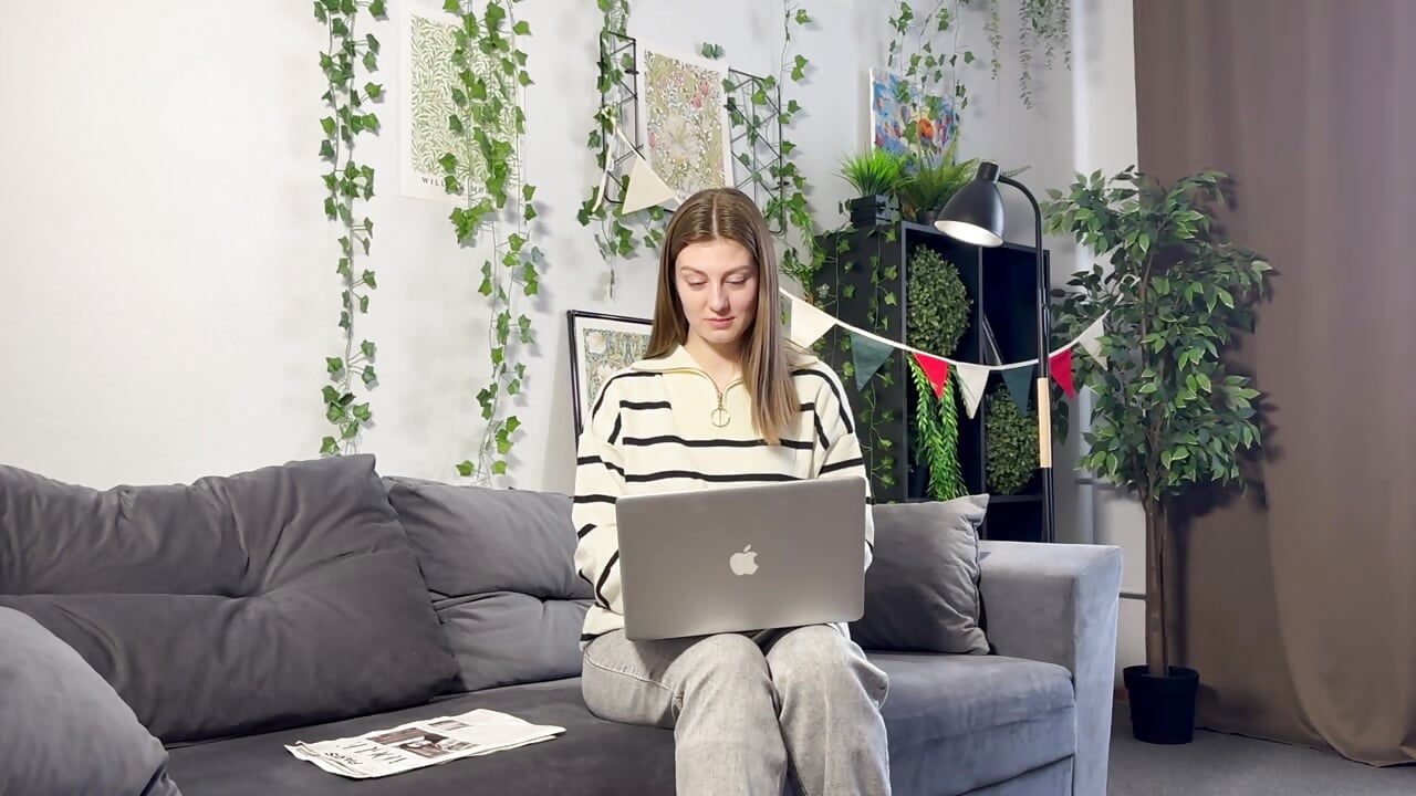 im here – video modela na kameri kyongclab