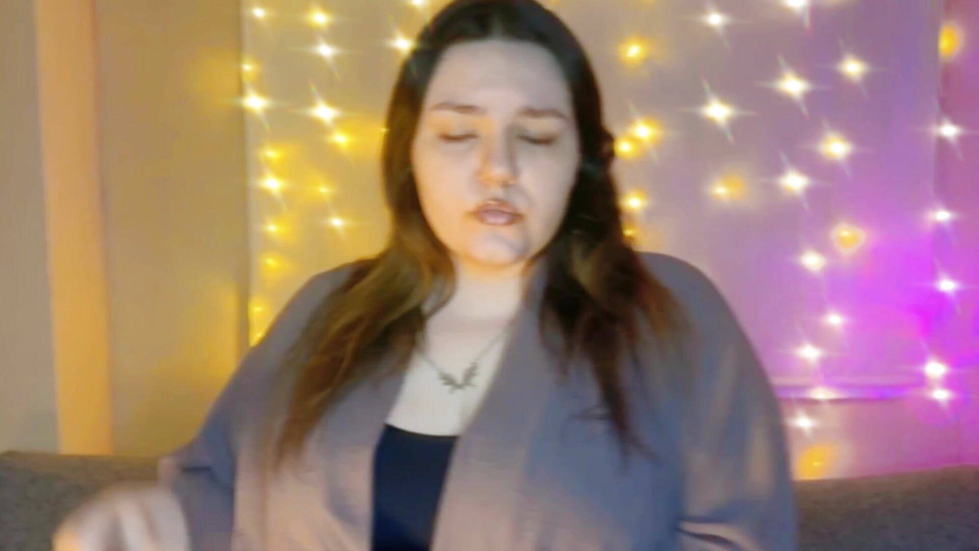 Hii hii world - video RiotKitten1 kameramallilta