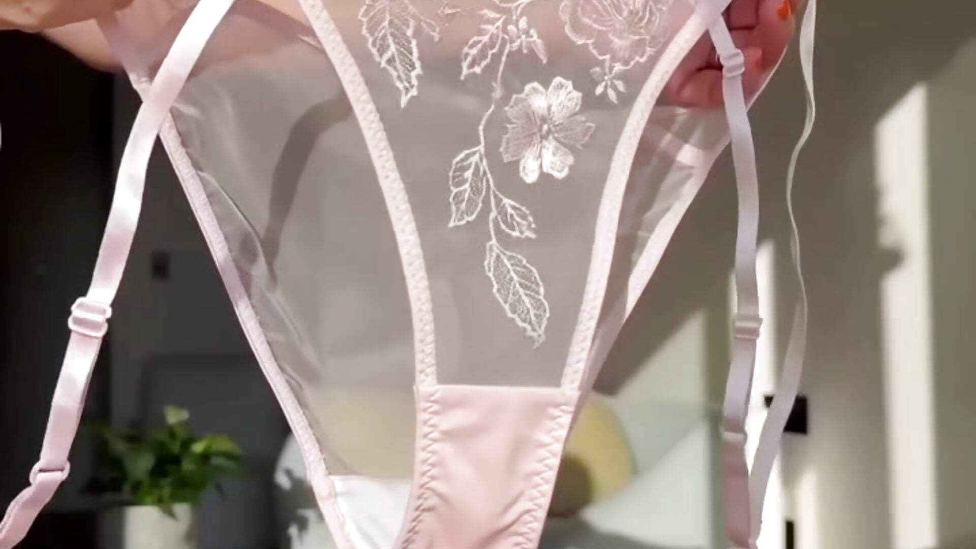 Sexy underwear - video Busty-FiFi kameramallilta