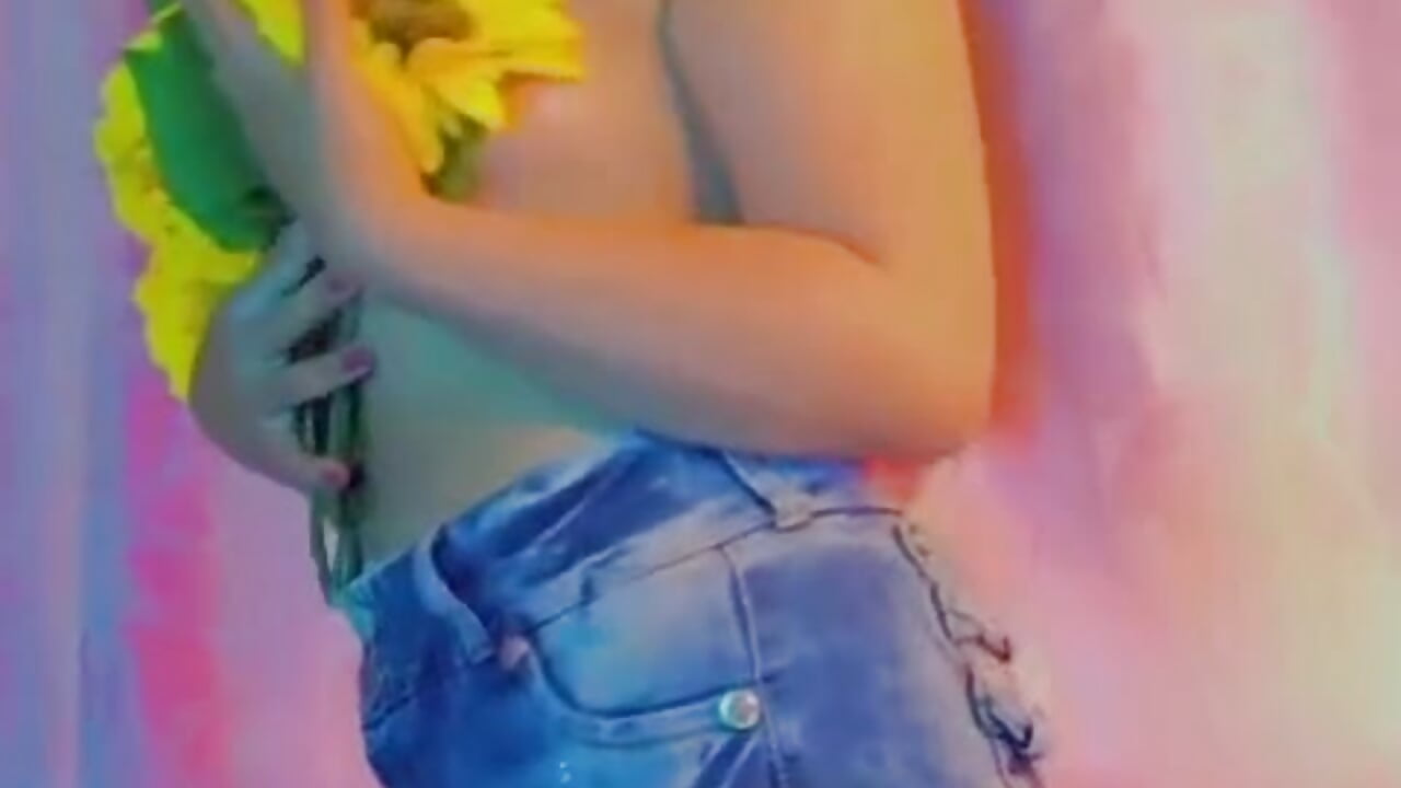 SWEET ♥ - video di Genesis_b_ modella di cam