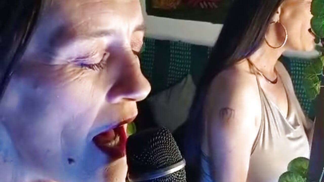 Leana ASMR 🎤 - video by LeanaMaturee cam model