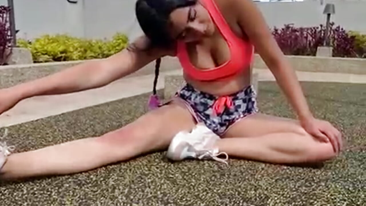 I leave my breasts exposed. - paulys_ adlı kamera modelinin videosu
