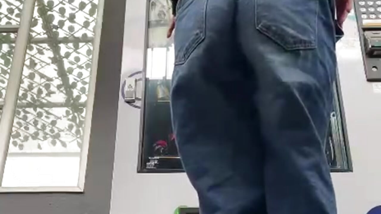 Love be naughty 😈 in public - video by paulys_ cam model