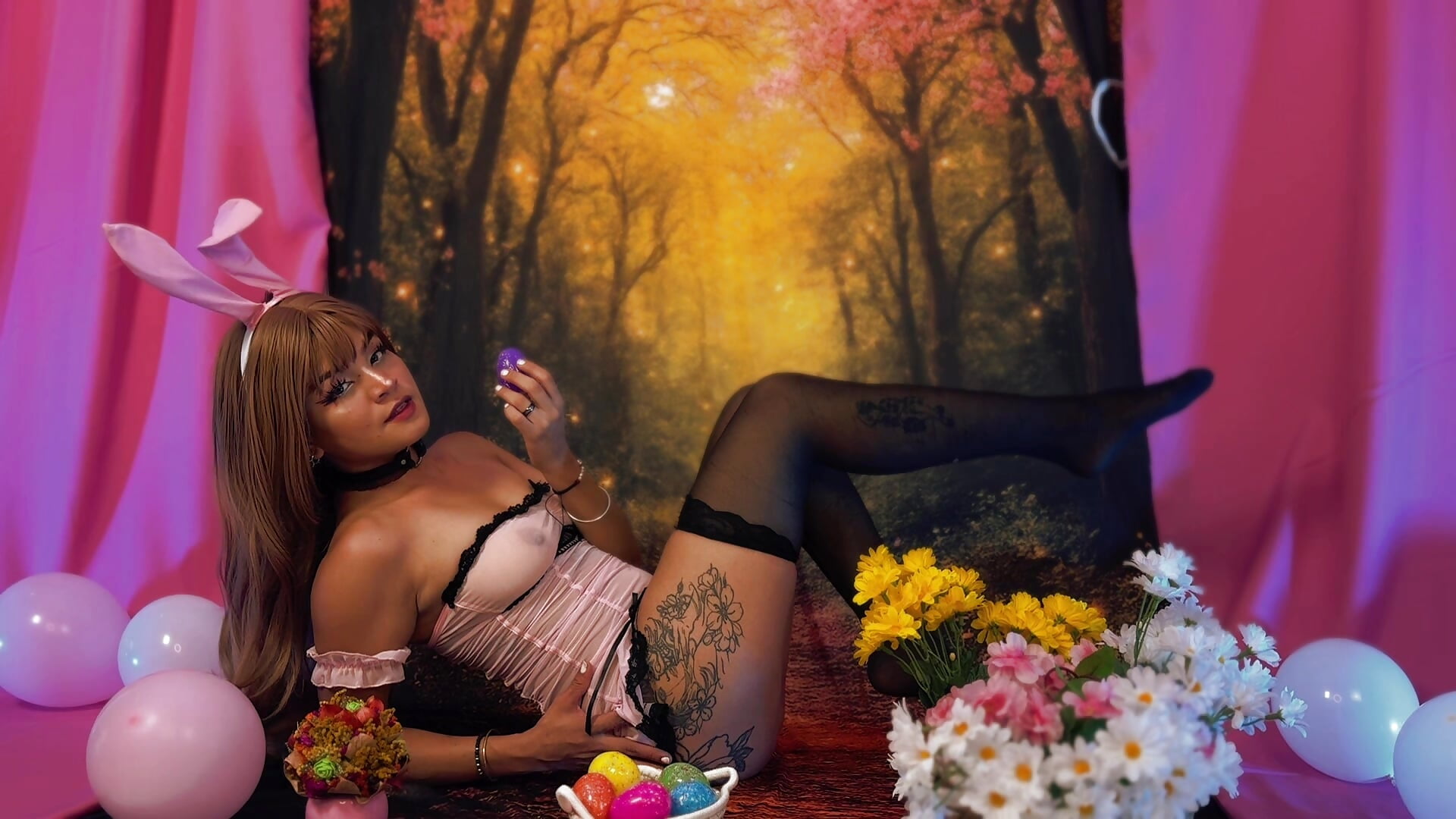 Happy Filthy Easter! Come play with your favorite slutty bunny 🐇 — filmik HannaMin, modela(-lki) na kamerkach