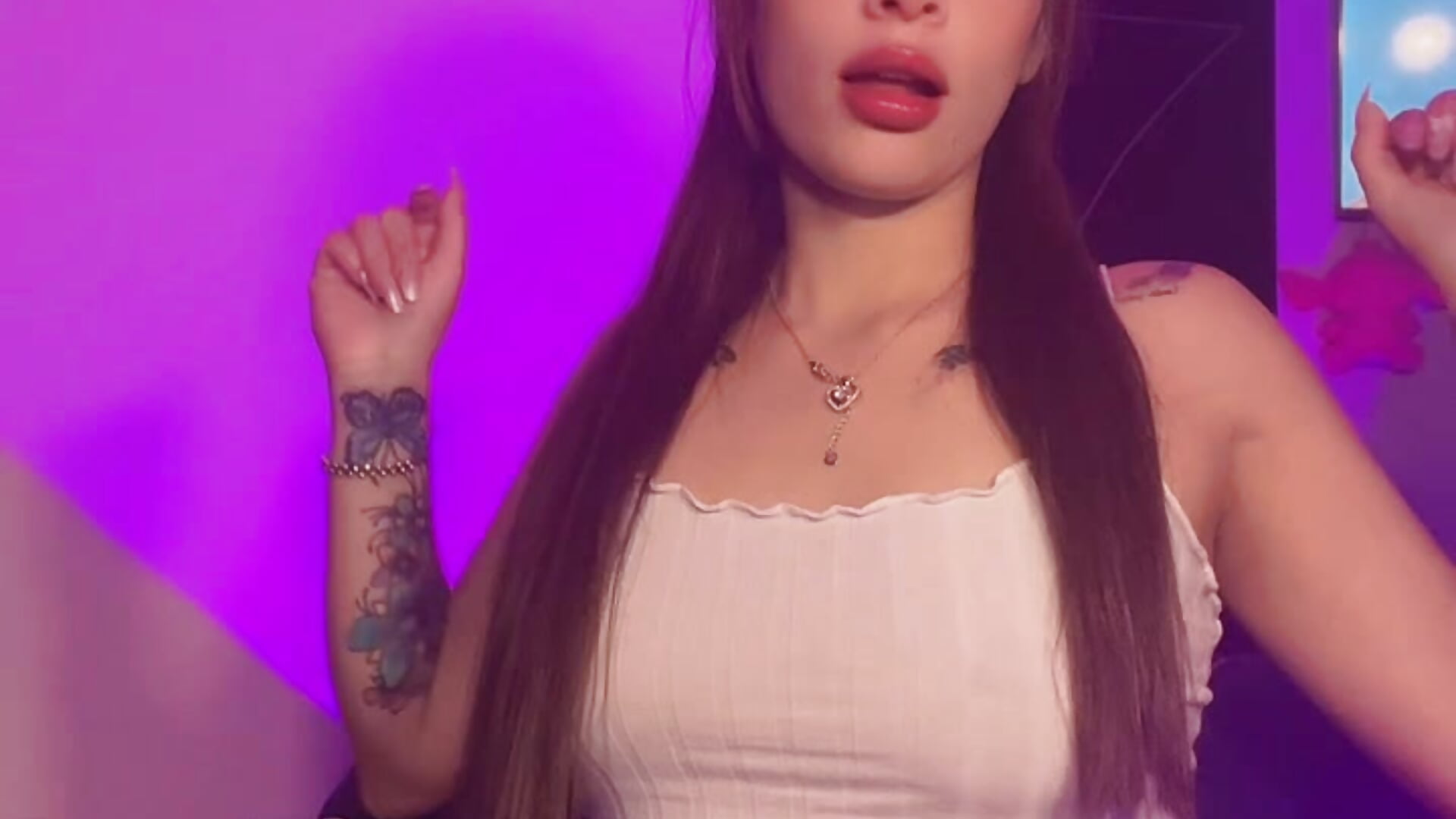 a2d1aec23b7e40d4acdcb4e6a5faf220 - clip cu Sweetcamy model videochat