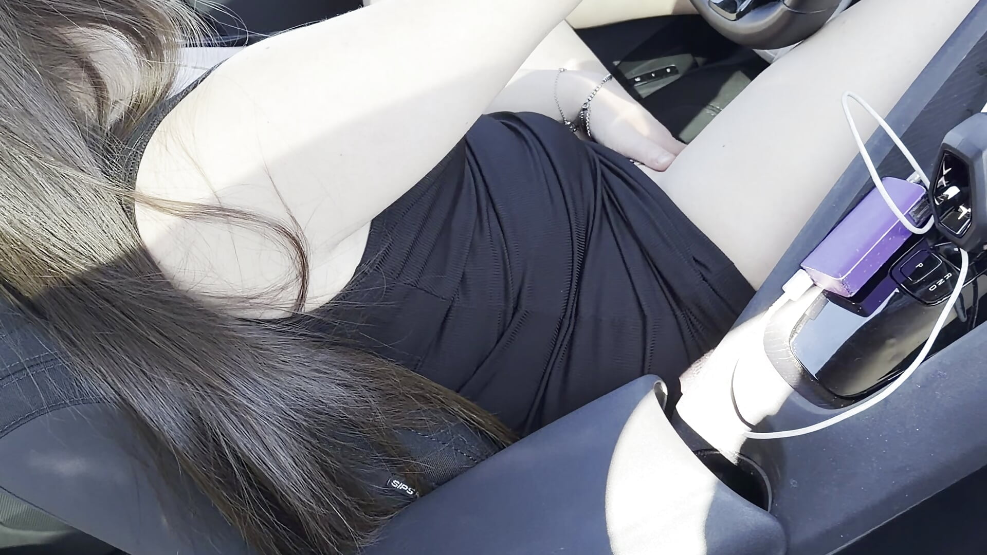 Mi hanno scoperta mentre mi mastrbavo in macchina - 視頻由 jeje0033 主播提供