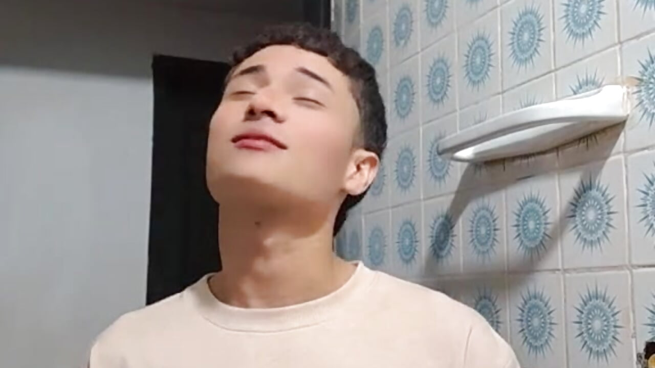 WhatsApp Video 2026-02-21 at 1,41,18 PM – video modela na kameri Matheus_Ic_