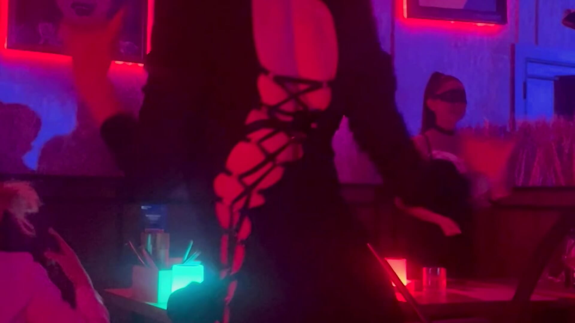 Dance Dance) – video modela na kameri Olivia_Millerrss