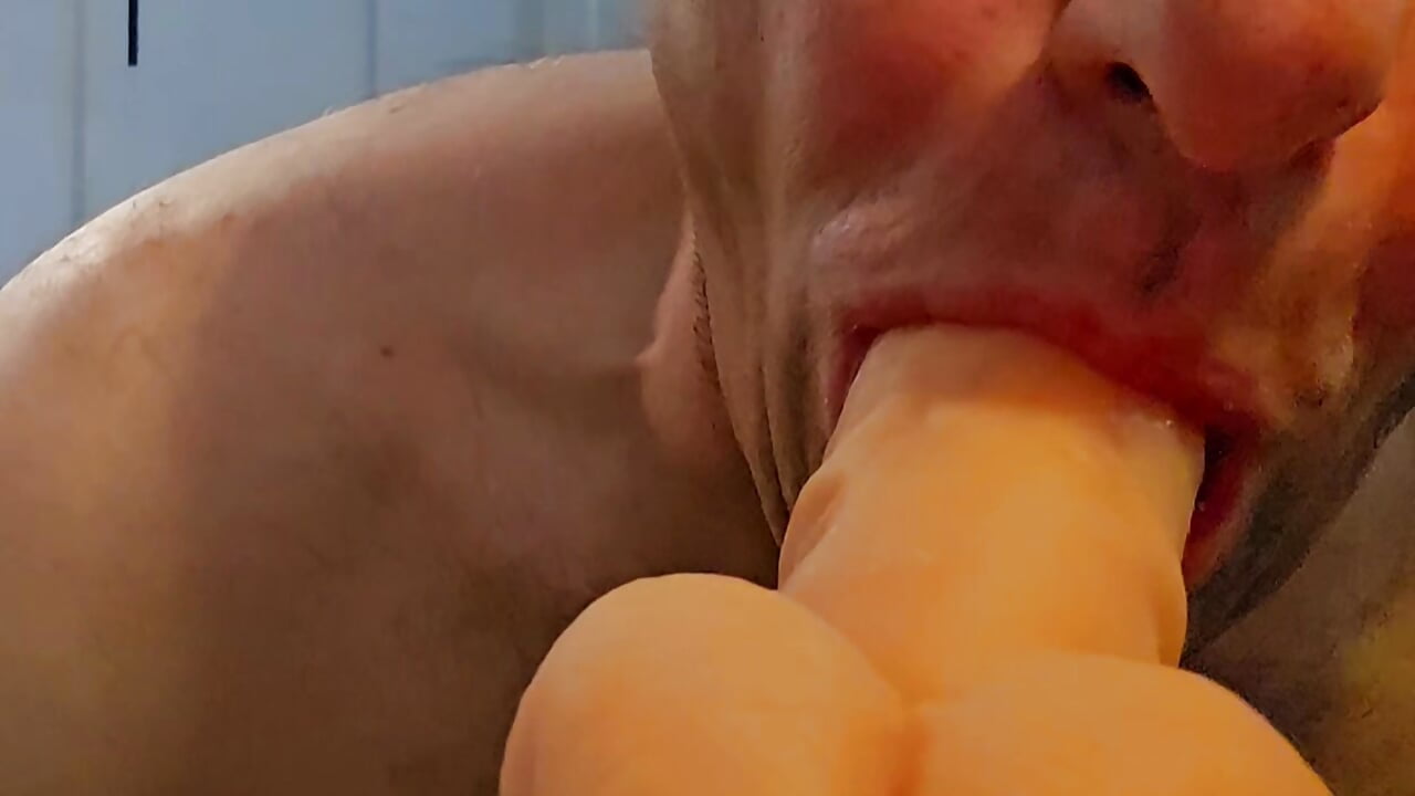Mouth - video by sissysallyd86