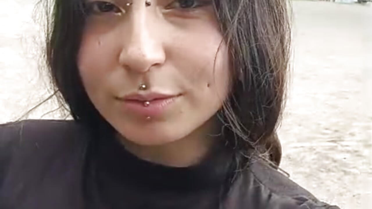 Showing my tits on the soccer field - clip cu Little_Sweett model videochat