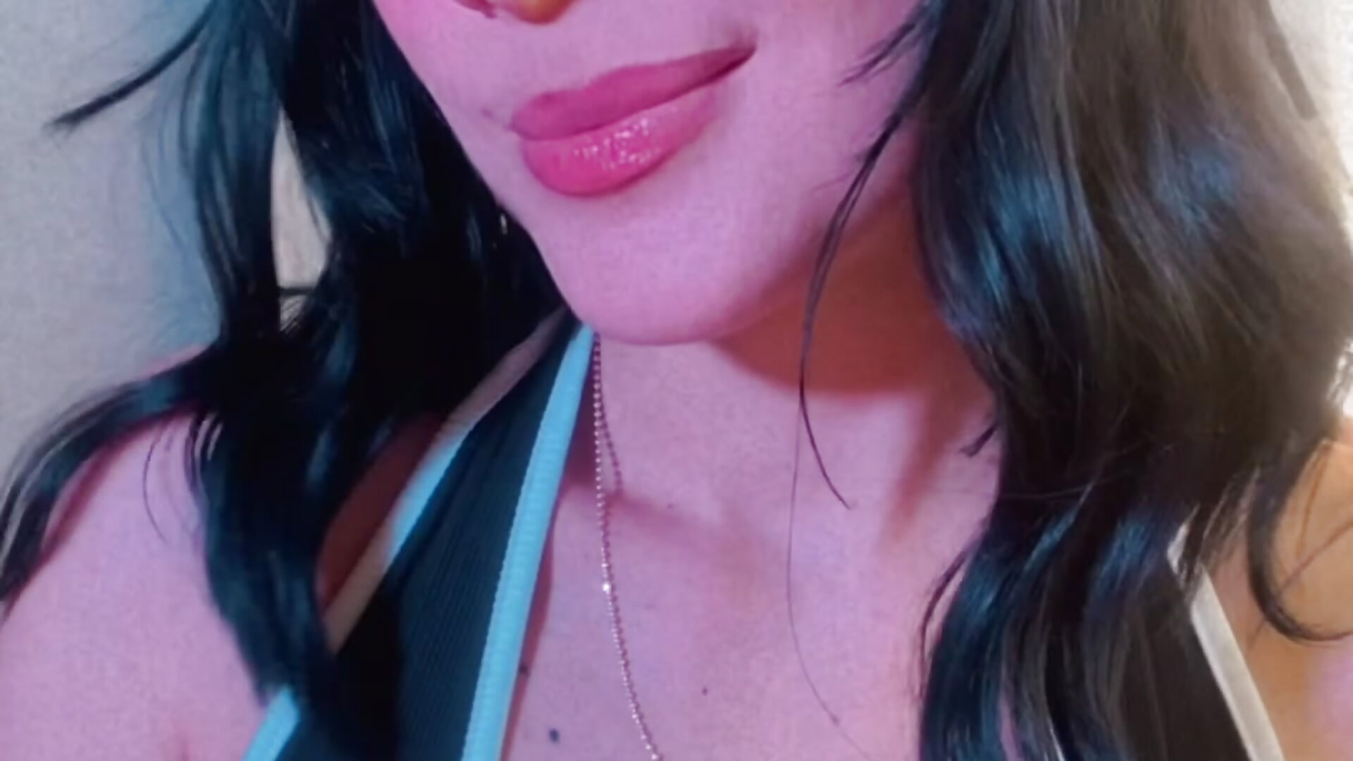 Helloo – video od webkamerové modelky isa_hil