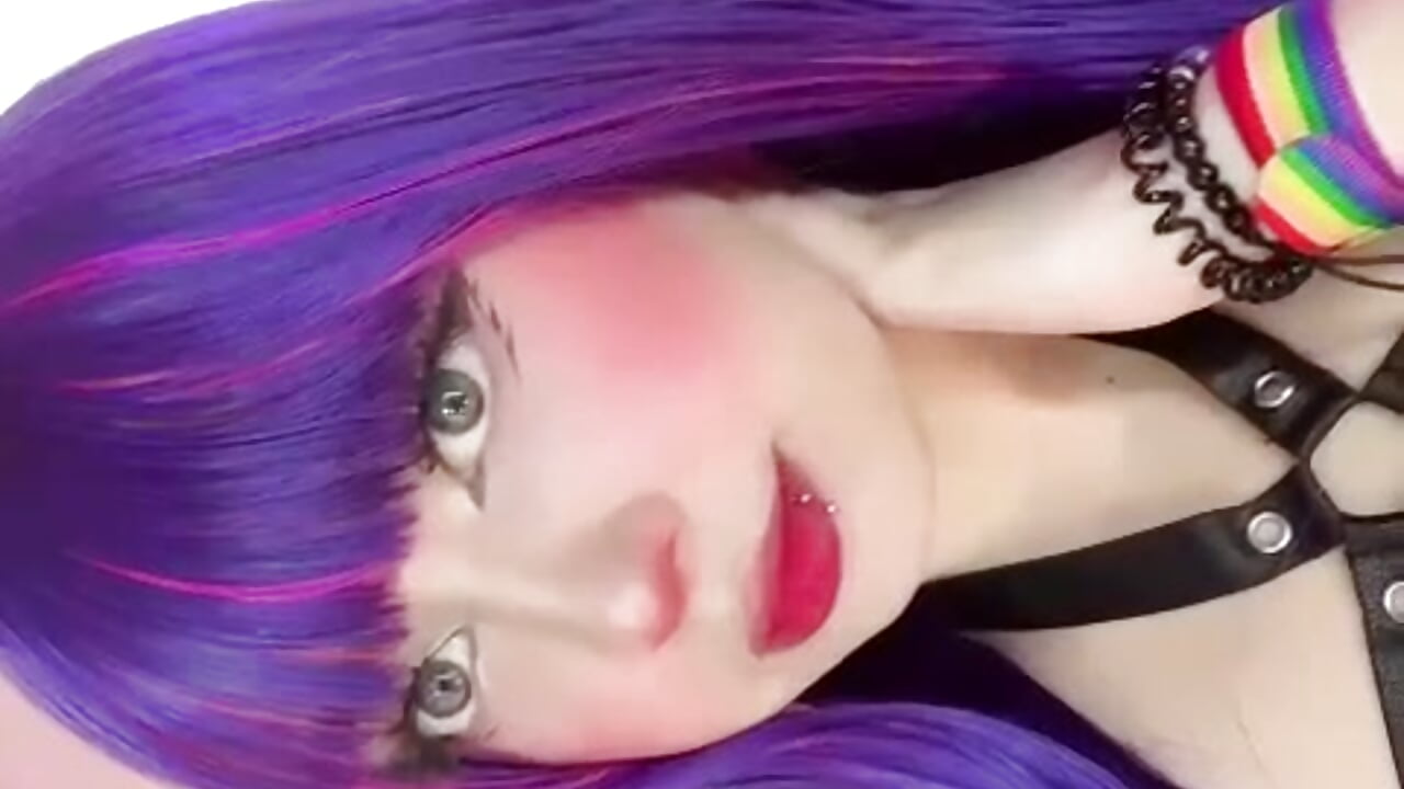💜 “Between colors and looks… there is always something in me that you can't stop looking at.” ✨ - vidéo du modèle de showcams mekari_fox