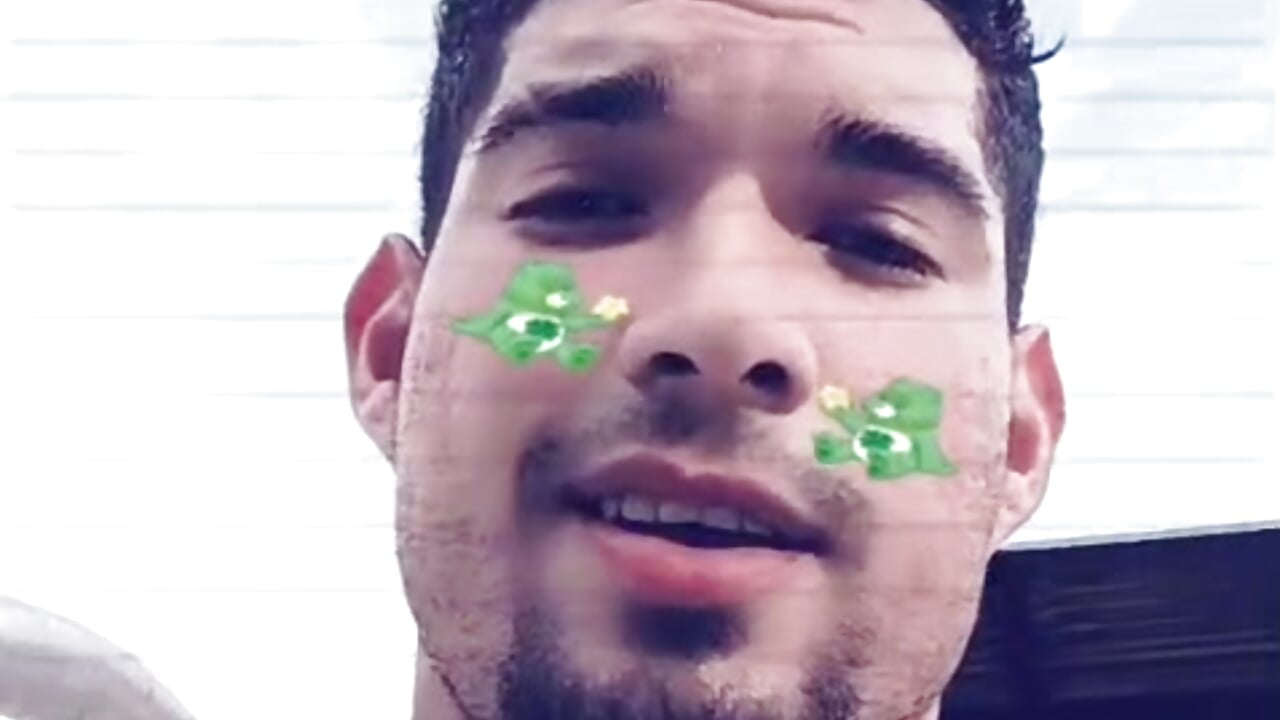 enjoying a nice day at the pool. – видео вебкам-модели CarlosHotVibes