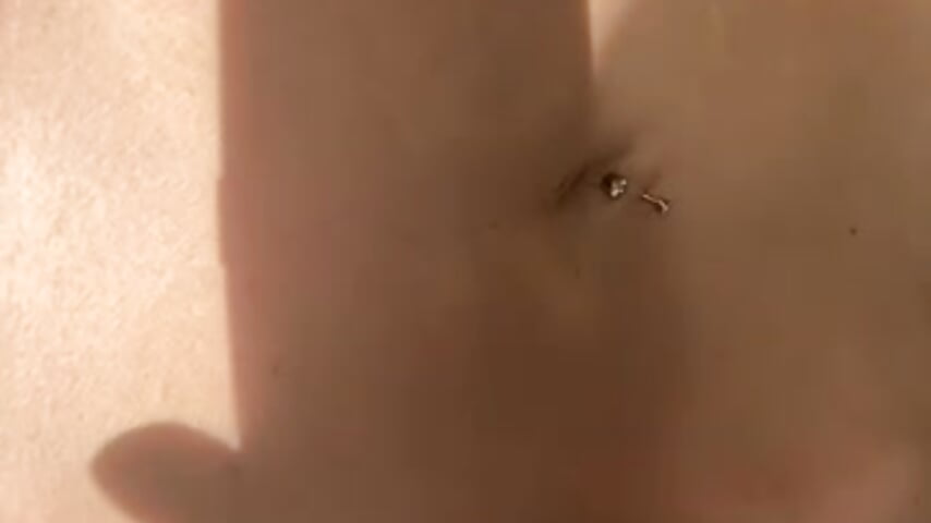 Tummy – video af touchmybodybaby cam-model