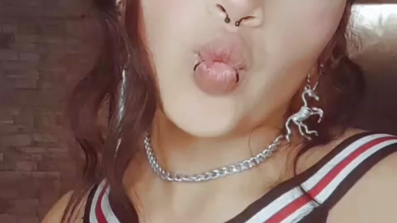 "Kiss me again, wildly..." 🎀 - فيديو من Aura_cute_ موديل الكام