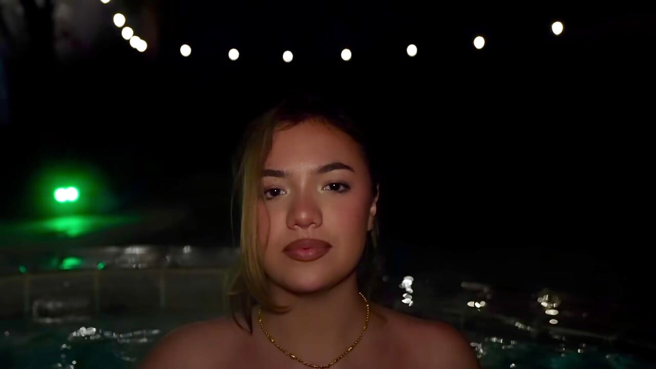 HOT tub tease :) – video od webkamerové modelky pipersloanxxx