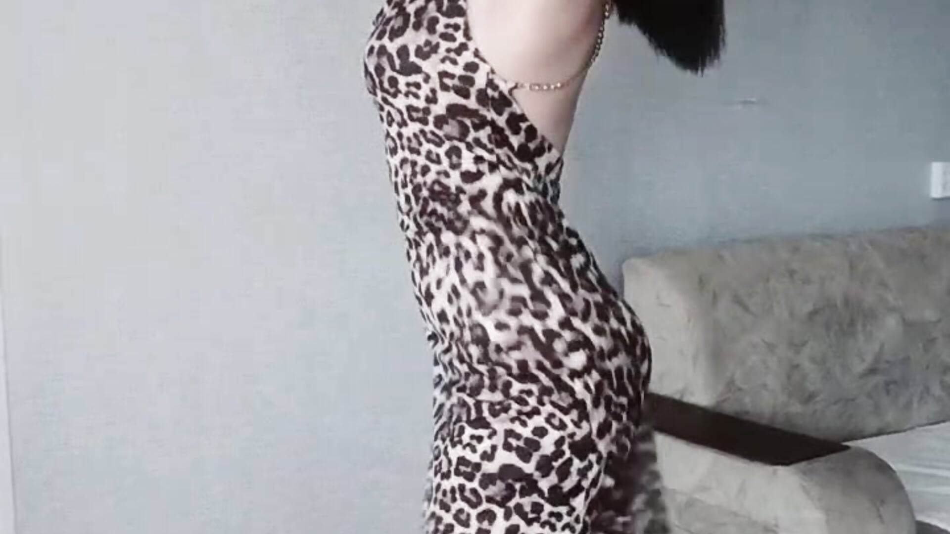 Shaking Leopard Cleavage - video oleh model kamera GilberteBauch