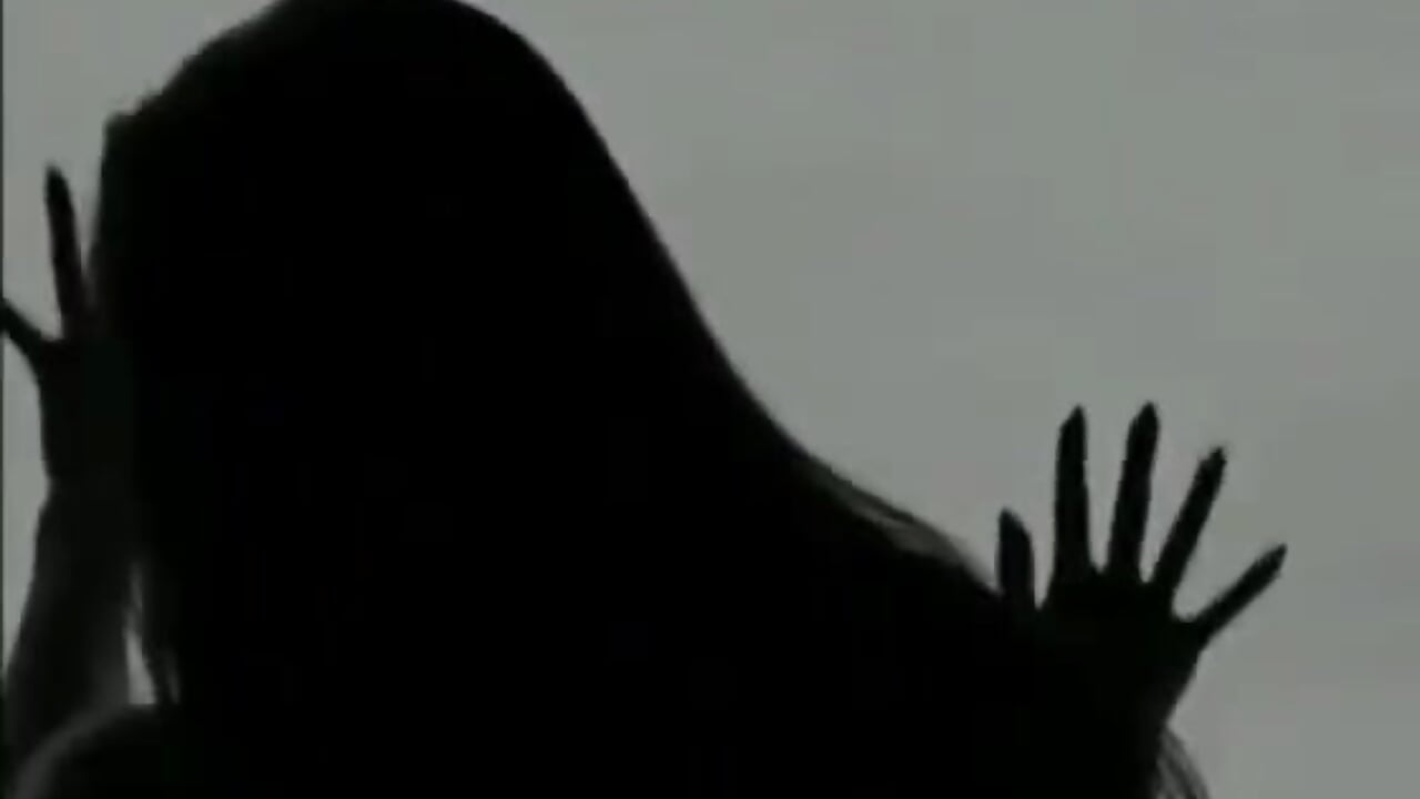 profile – video modela na kameri Here__now