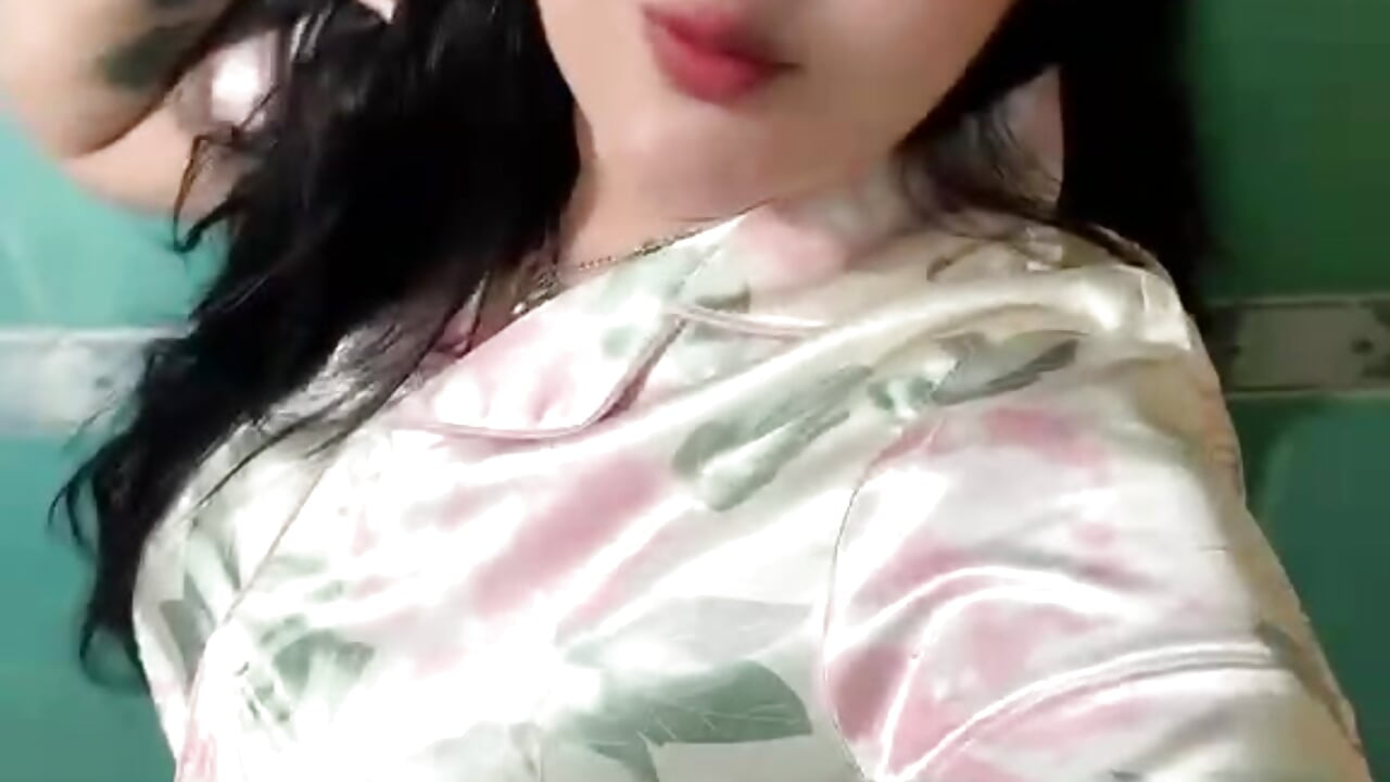 WhatsApp Video 2026-10-12 at 2,55,10 PM – video modela na kameri violeta_delavega