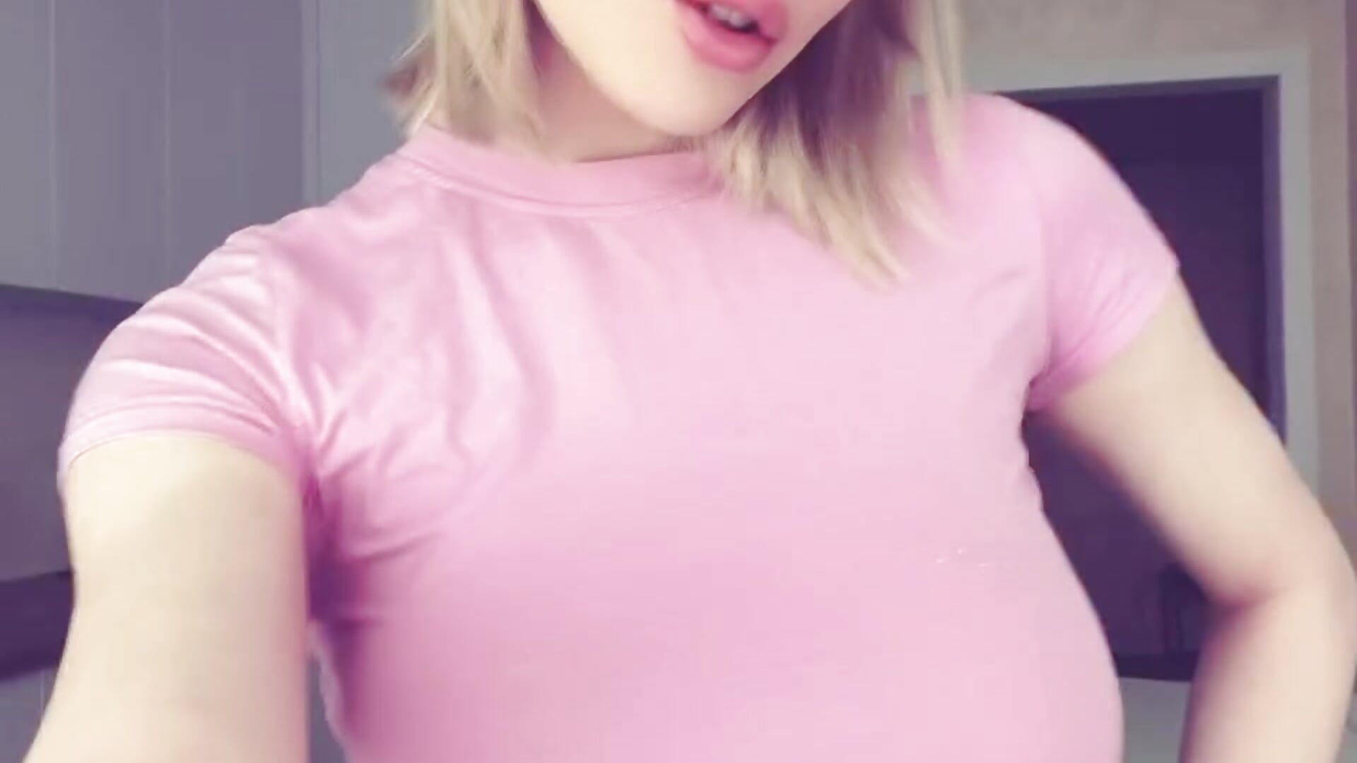 Belt has left the chat💮 – video modela na kameri Carolini_i
