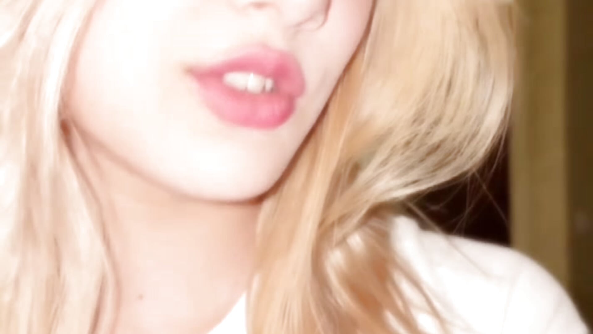 Blonde, brunette, redhead? I can be anyone to you - vidéo du modèle de showcams Carolini_i