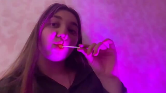 My sexy moves attract you - video by JanineThielman cam model