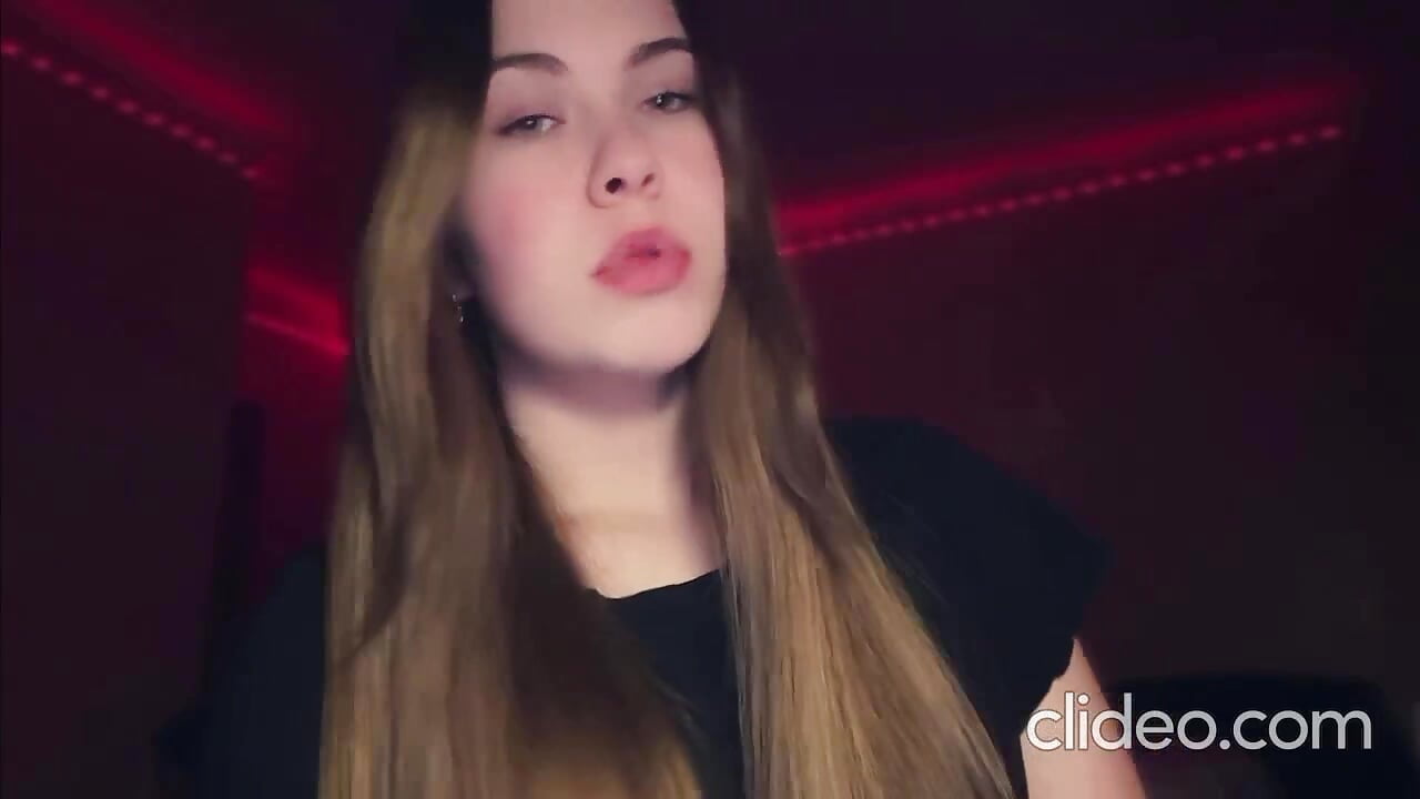 clideo_editor_2a01458ca11d448ba68bc13077faffc9 – video modela na kameri Amy_Maev