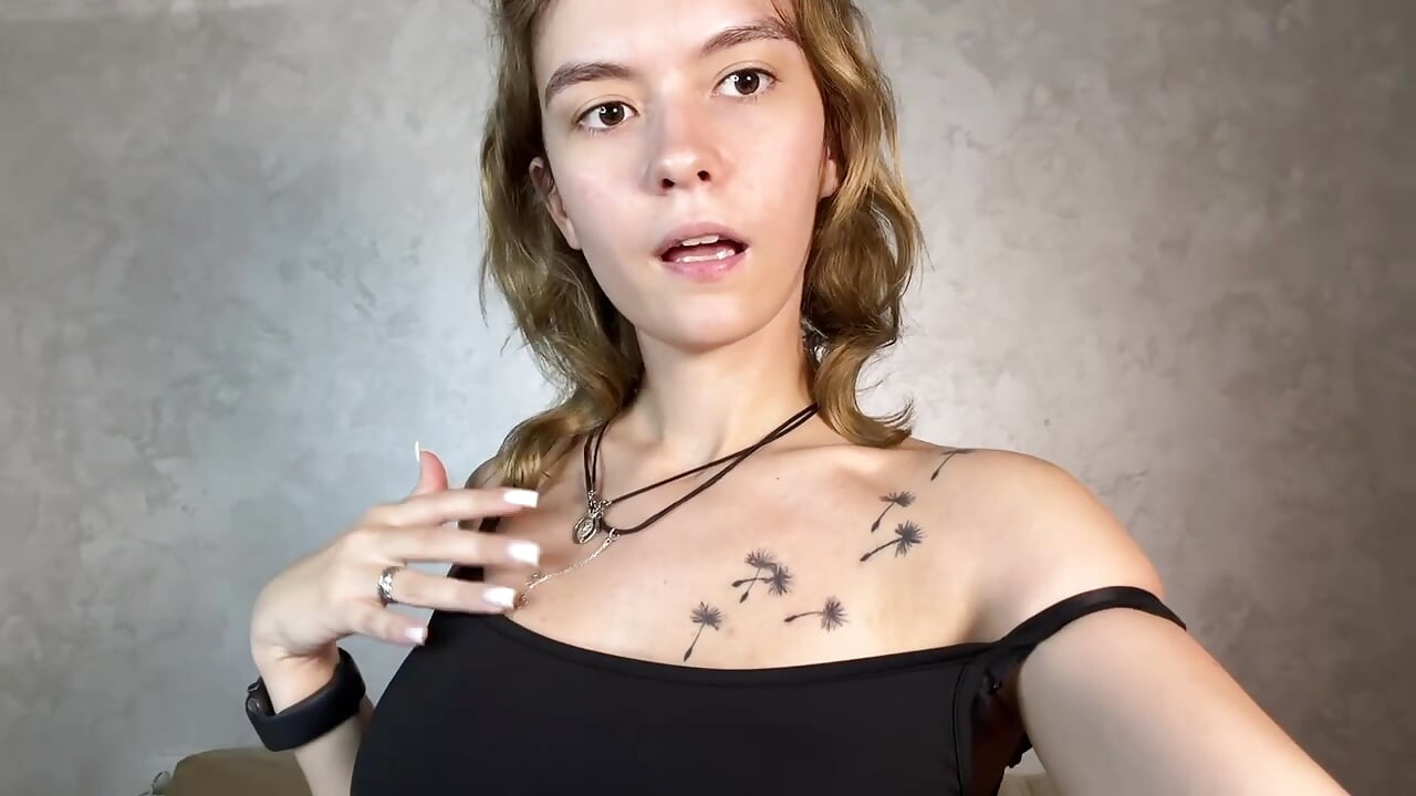 Kathrin's tattoes!!! - vidéo du modèle de showcams CuttiesTwo