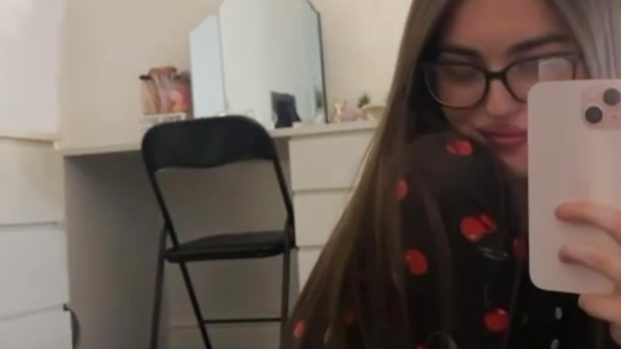 cheeky ;) - video by peachcamm cam model