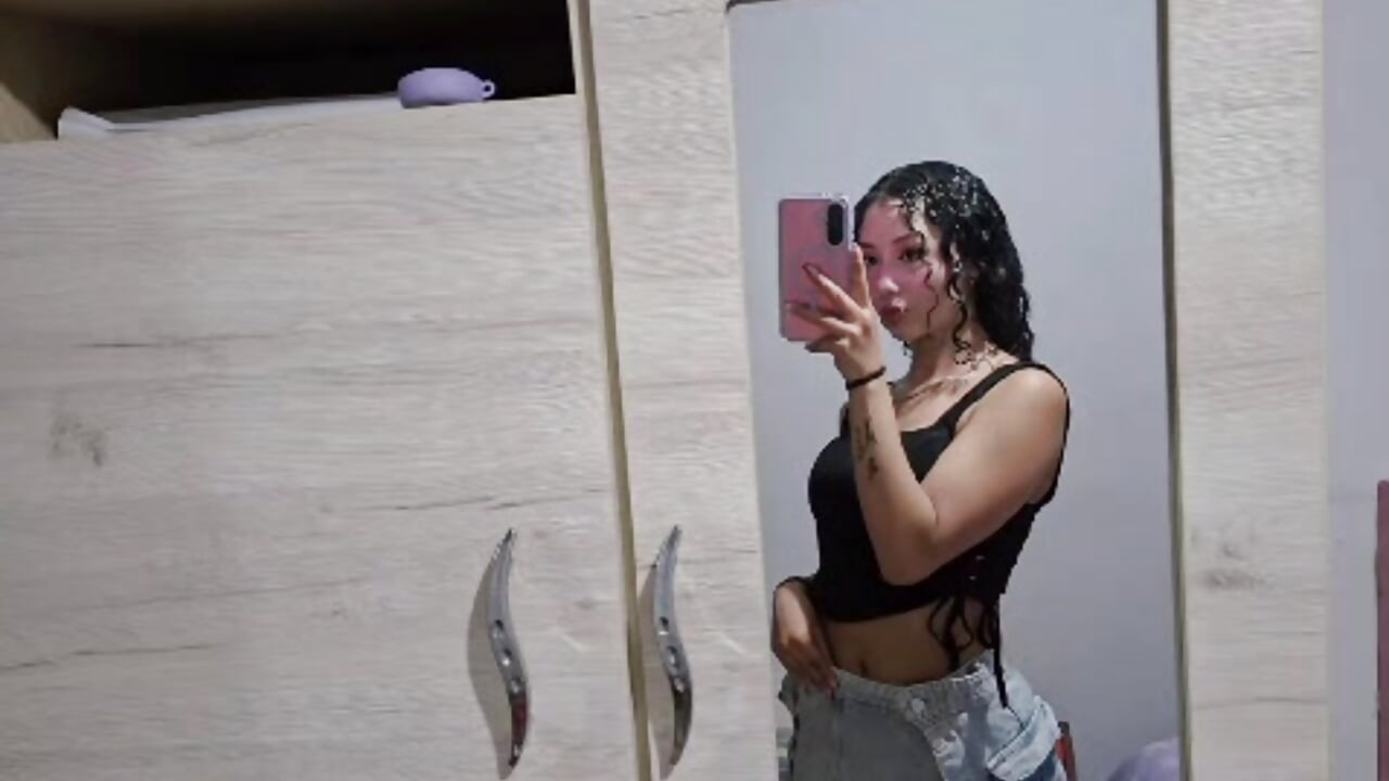 :3 – видео вебкам-модели keylatiff