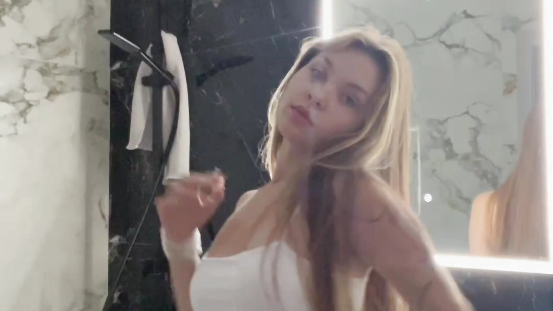 Daily routine before stream🩷🫠 - video by HinaVibe cam model